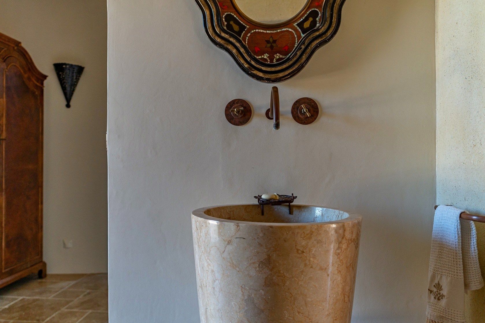 luxury house 5 Rooms for sale on MONTPELLIER (34000)