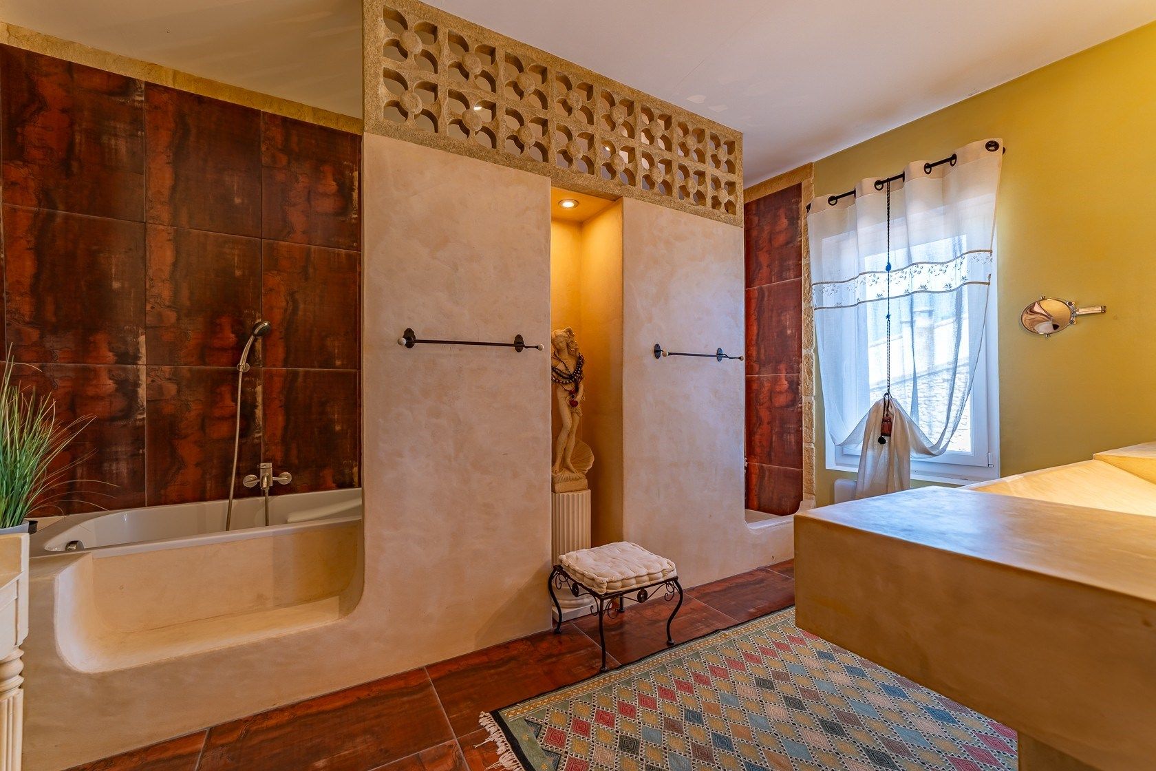 luxury house 5 Rooms for sale on MONTPELLIER (34000)