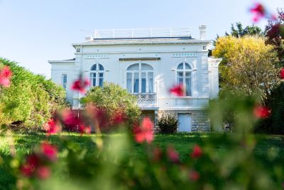 Sale Luxury villa Vaux-sur-Mer 8 Rooms 213 m²