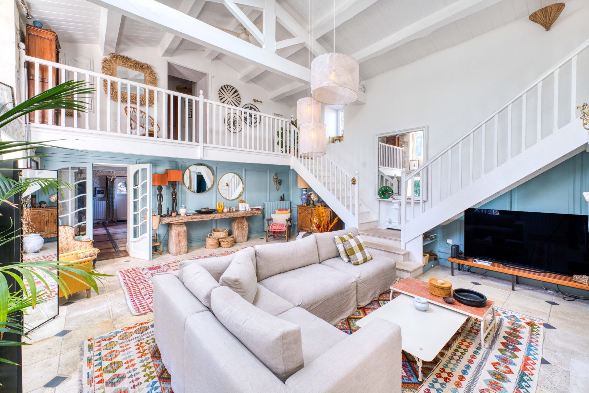 luxury long house 8 Rooms for sale on LA ROCHELLE (17000)