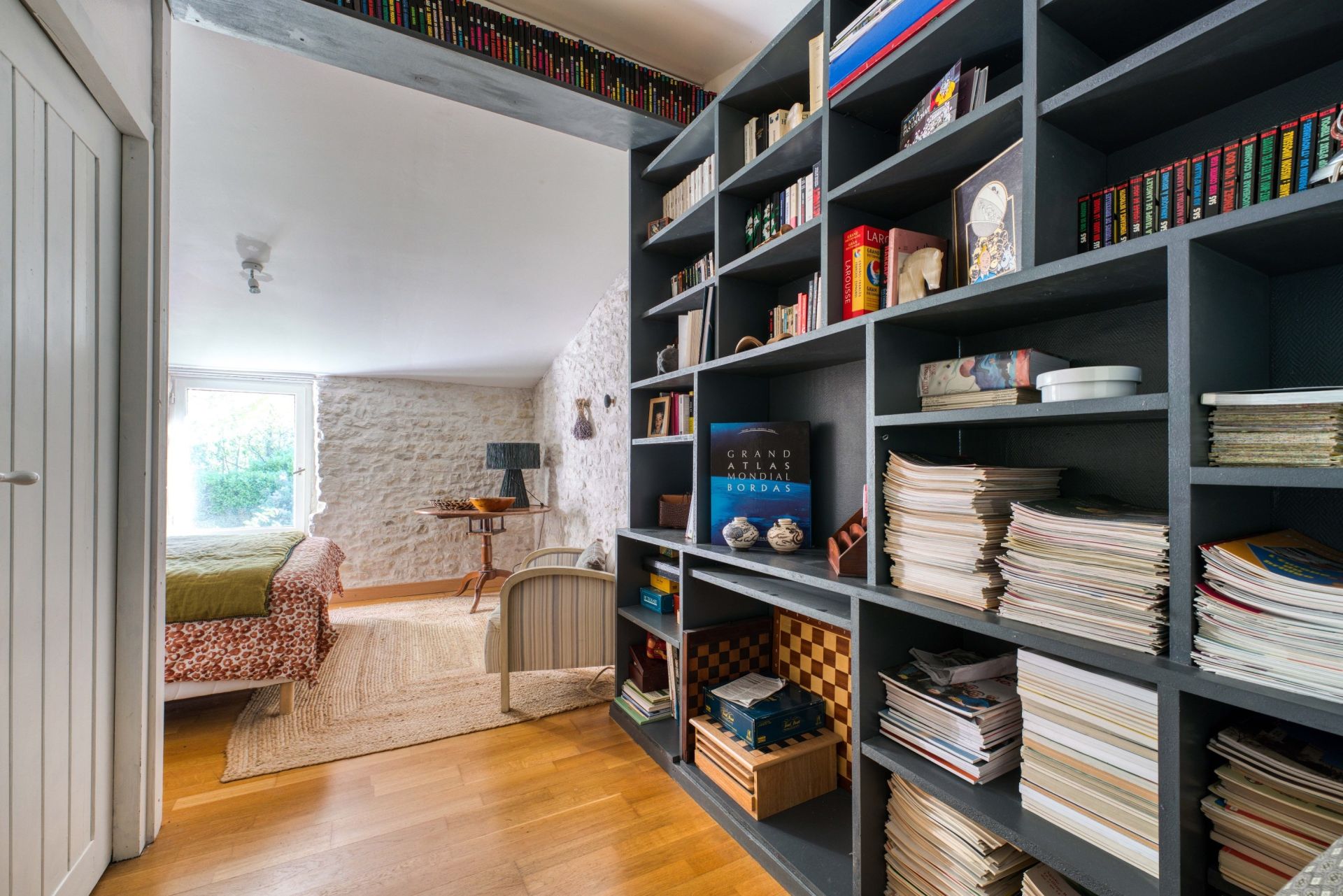 luxury long house 8 Rooms for sale on LA ROCHELLE (17000)