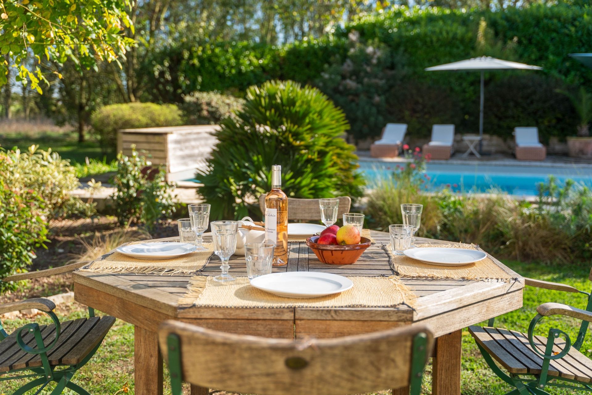 luxury long house 8 Rooms for sale on LA ROCHELLE (17000)