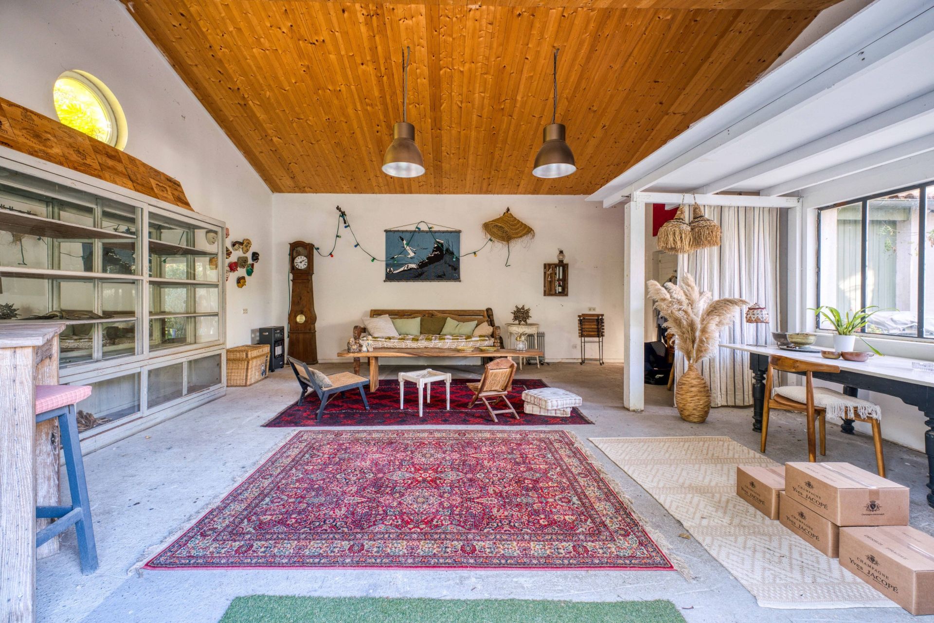 luxury house 8 Rooms for sale on LA ROCHELLE (17000)