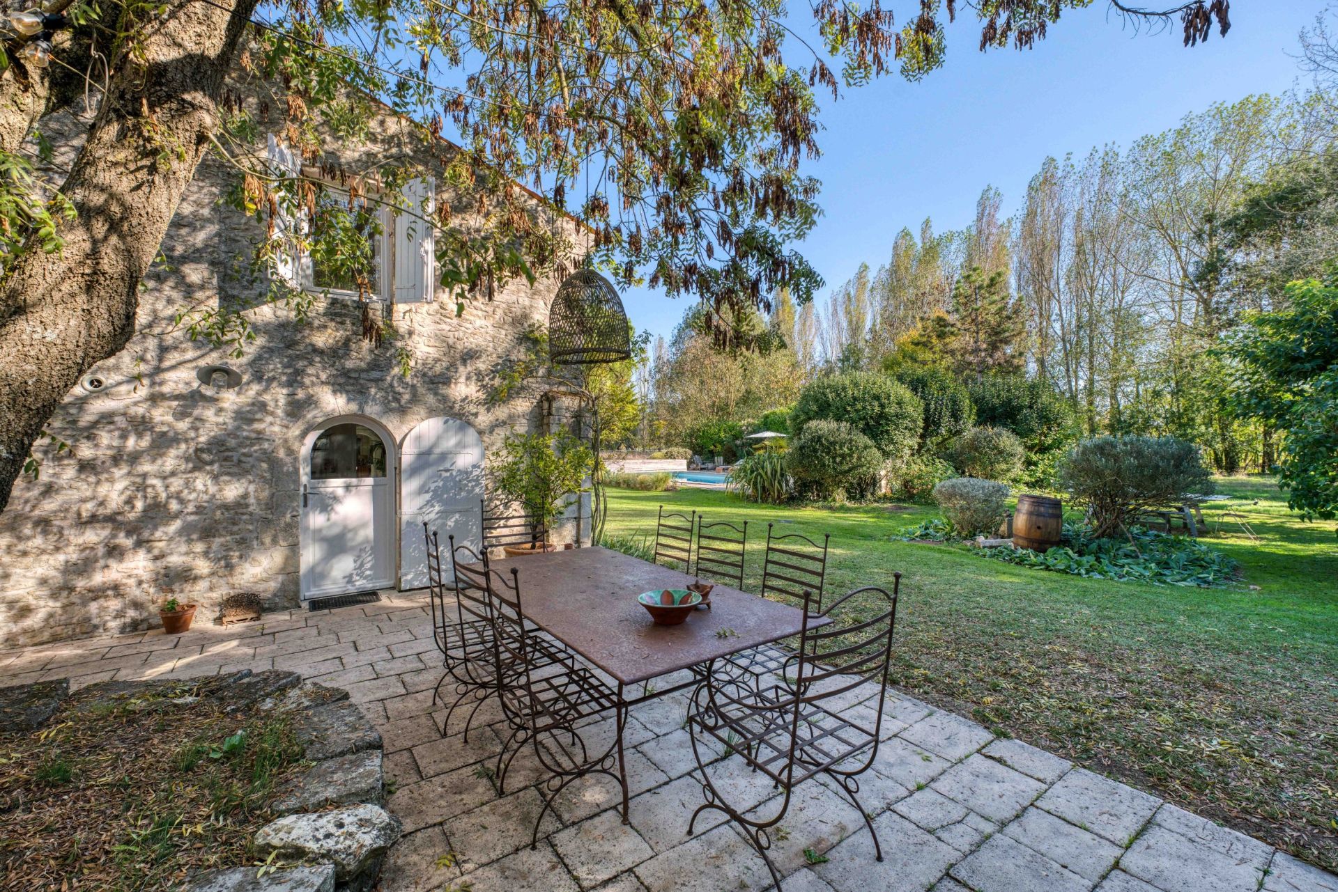 luxury house 8 Rooms for sale on LA ROCHELLE (17000)