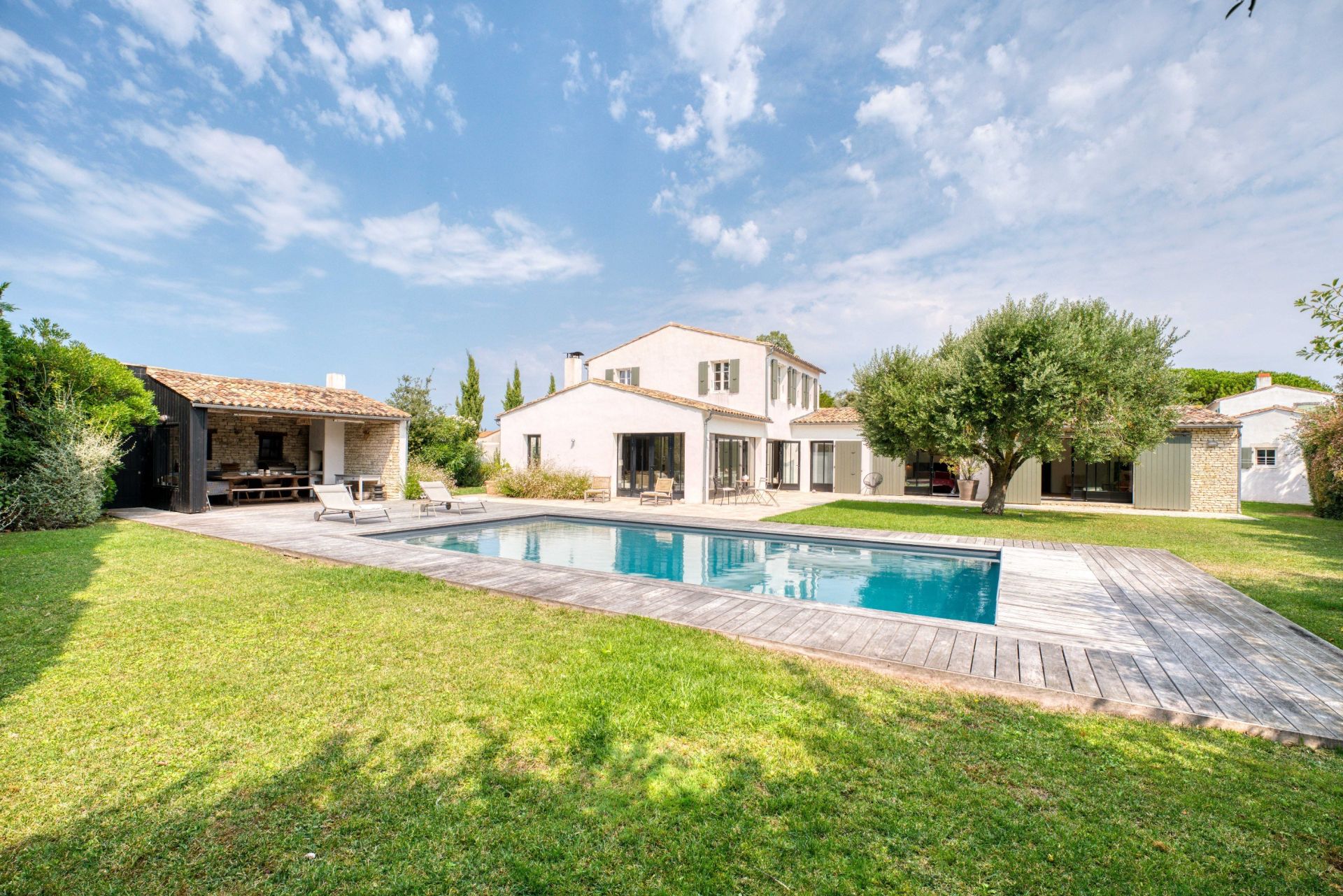 luxury house 8 Rooms for sale on ST MARTIN DE RE (17410)