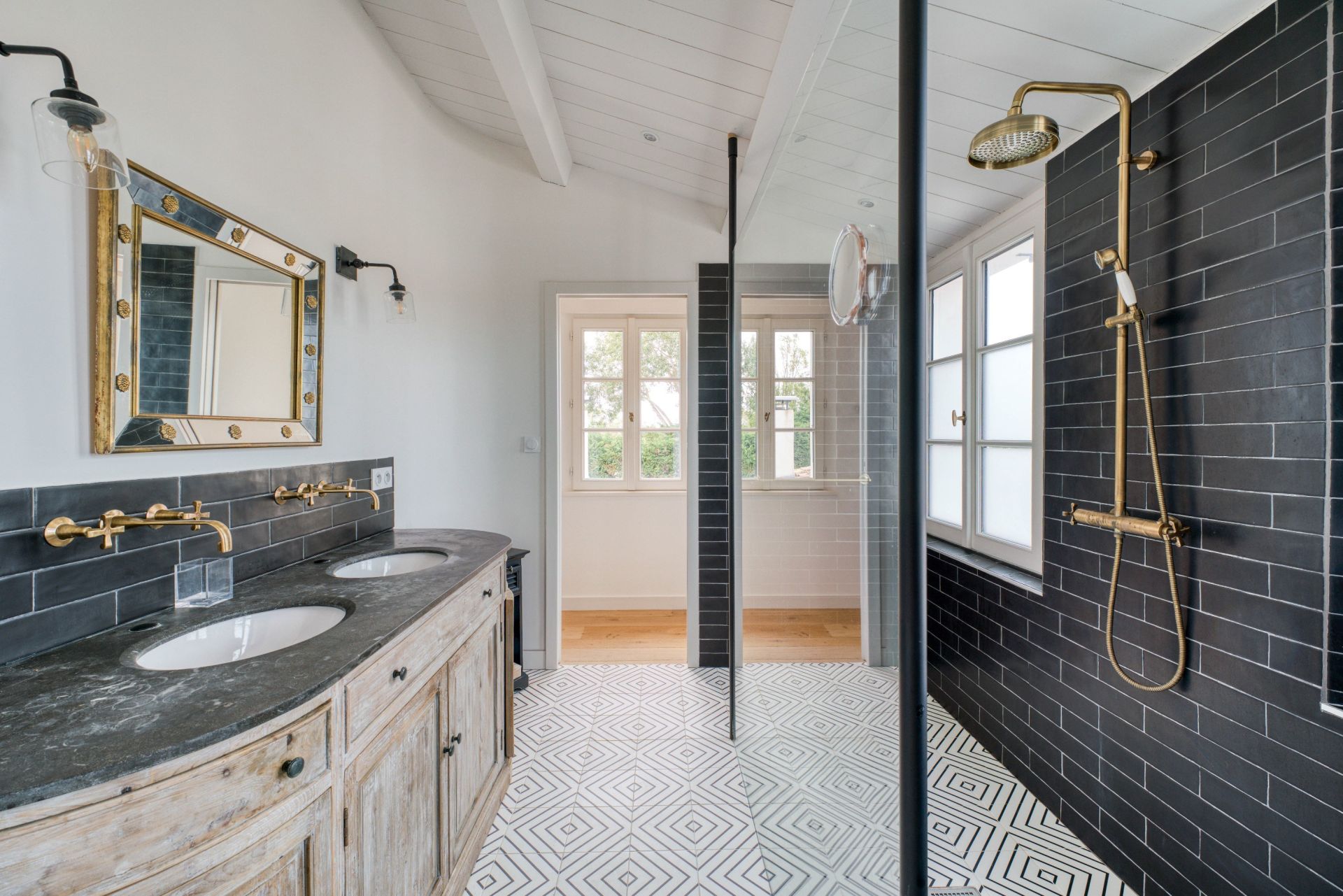 luxury house 8 Rooms for sale on ST MARTIN DE RE (17410)