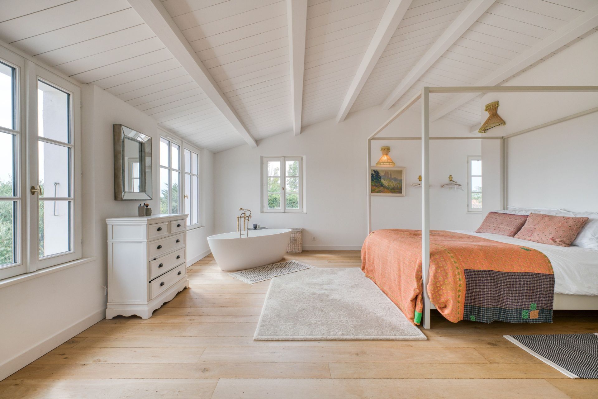 luxury house 8 Rooms for sale on ST MARTIN DE RE (17410)