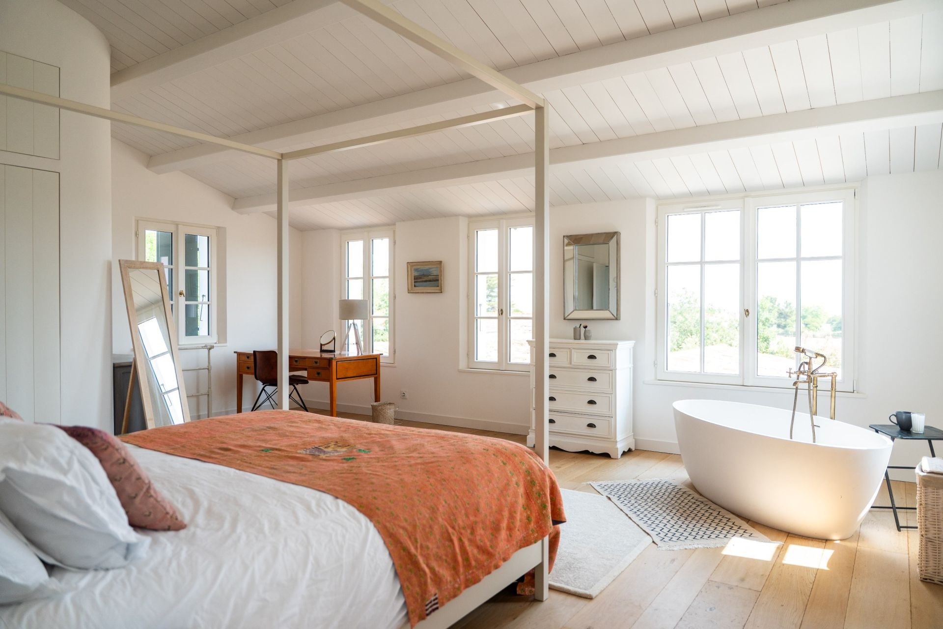 luxury house 8 Rooms for sale on ST MARTIN DE RE (17410)