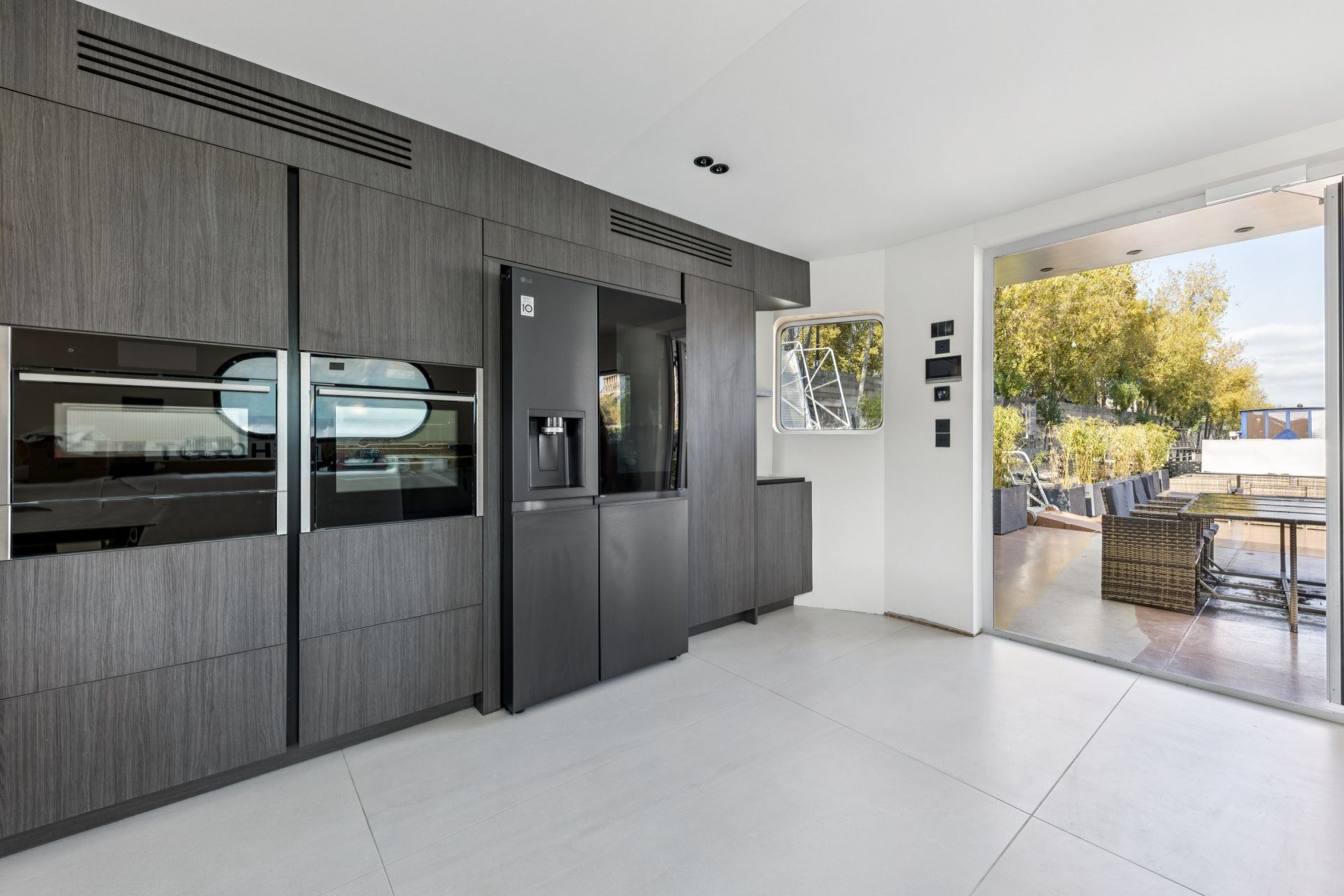 péniche de luxe 5 Pièces en vente sur PARIS (75016)
