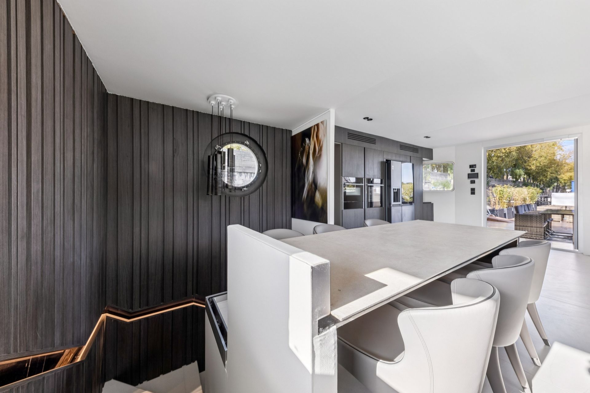 péniche de luxe 5 Pièces en vente sur PARIS (75016)