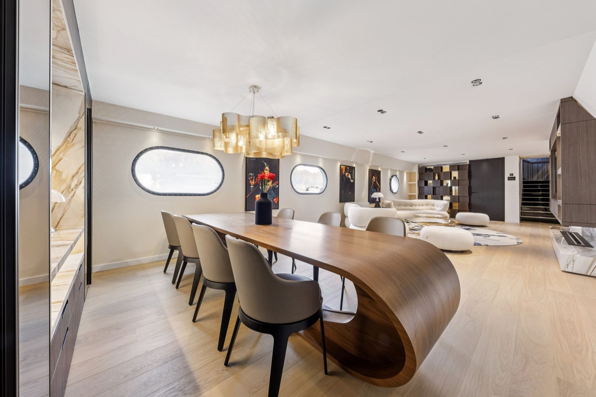 péniche de luxe 5 Pièces en vente sur PARIS (75016)