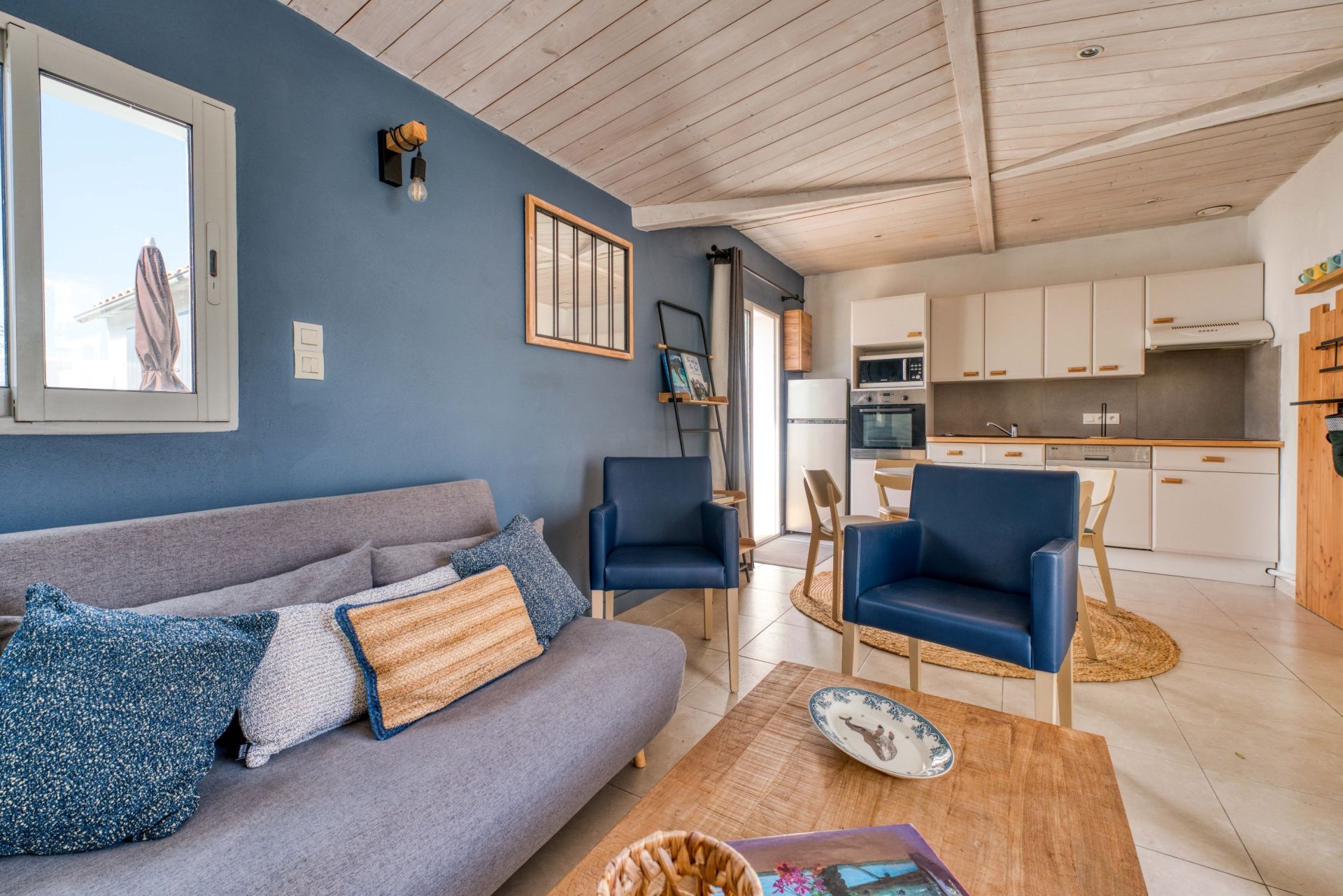 luxury house 10 Rooms for sale on RIVEDOUX PLAGE (17940)