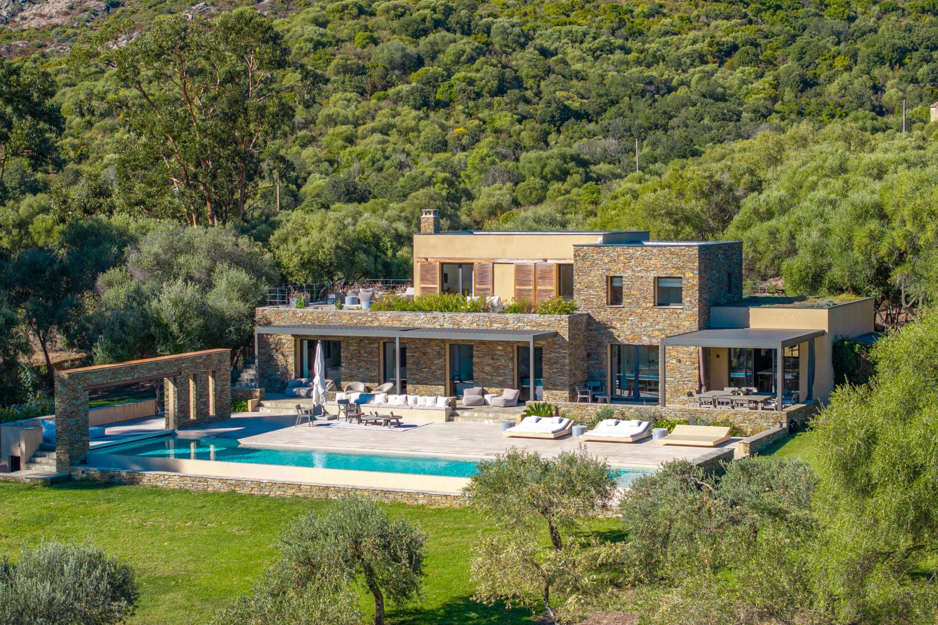 villa de luxe 8 Pièces en location saisonnière sur ST FLORENT (20217)