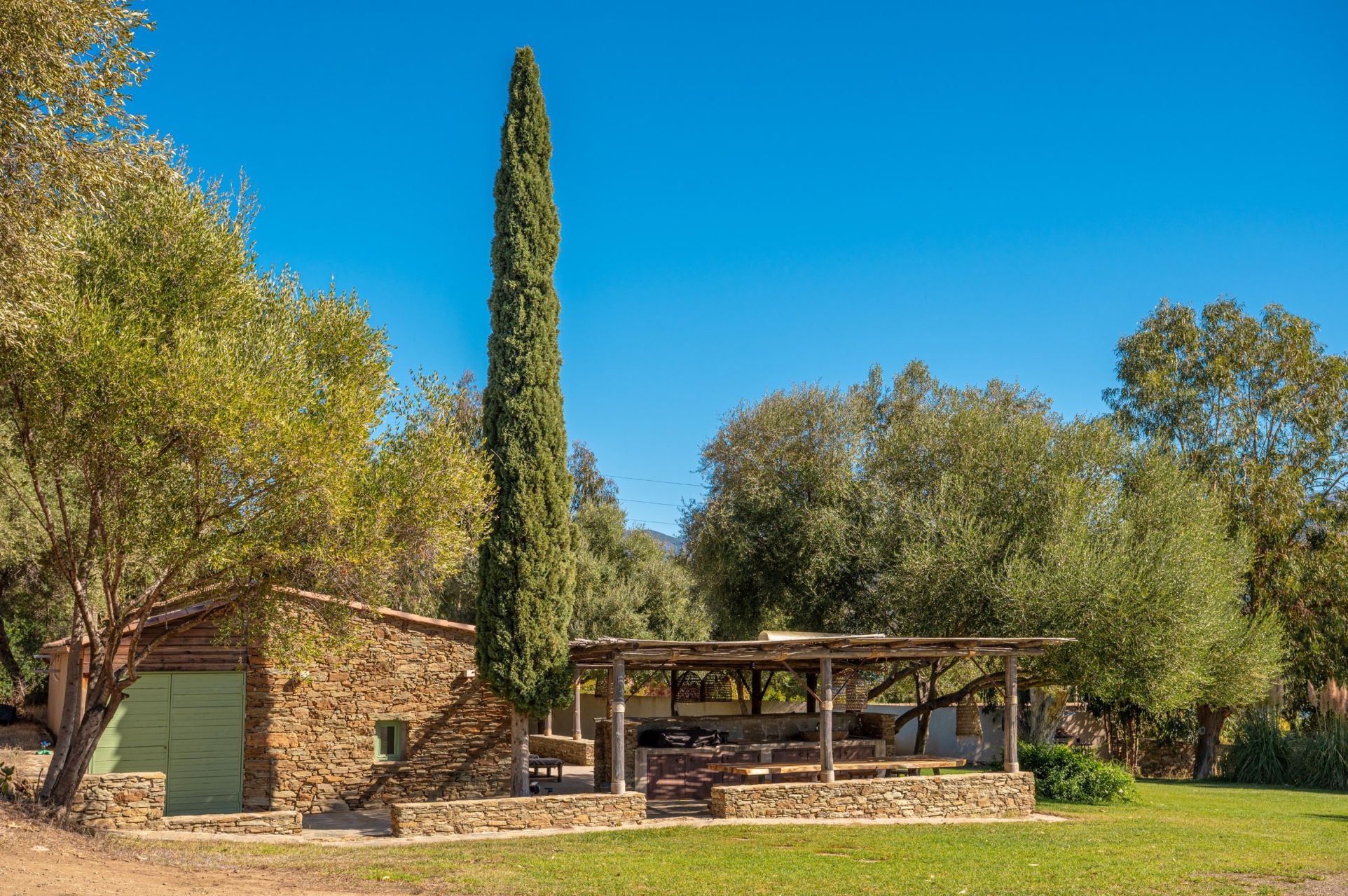 luxury villa 8 Rooms for seasonal rent on ST FLORENT (20217)