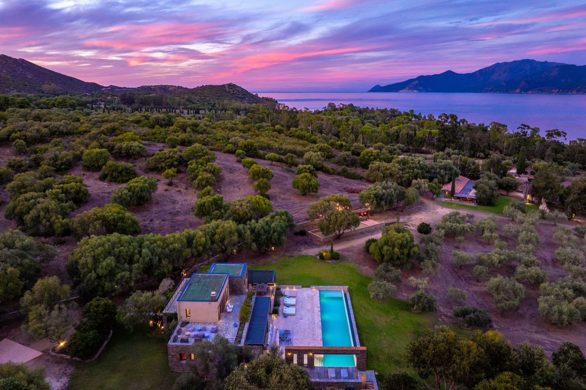 villa de luxe 8 Pièces en location saisonnière sur ST FLORENT (20217)