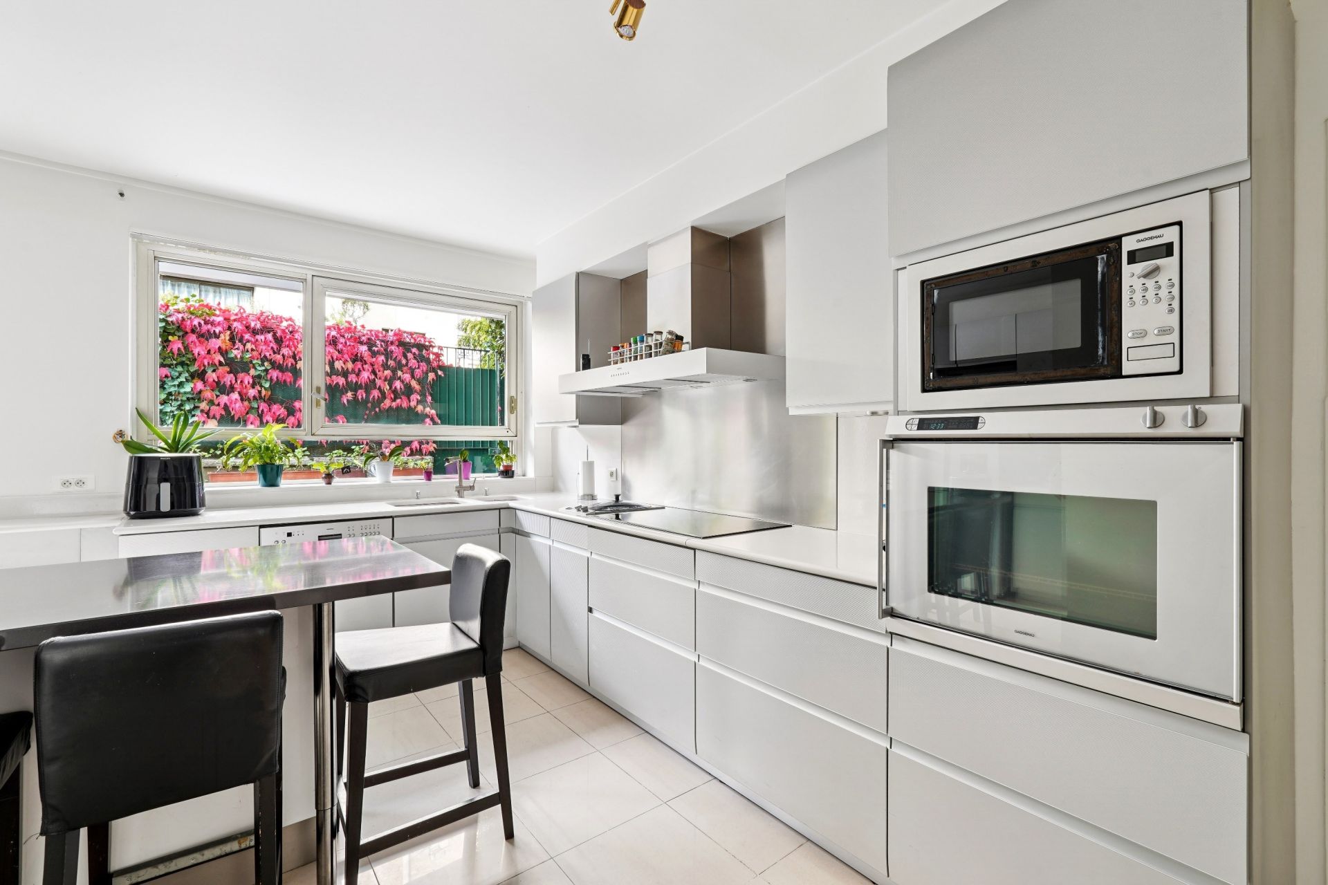 luxury apartment 8 Rooms for sale on NEUILLY SUR SEINE (92200)