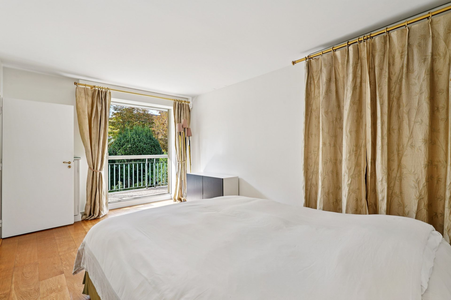 luxury apartment 8 Rooms for sale on NEUILLY SUR SEINE (92200)