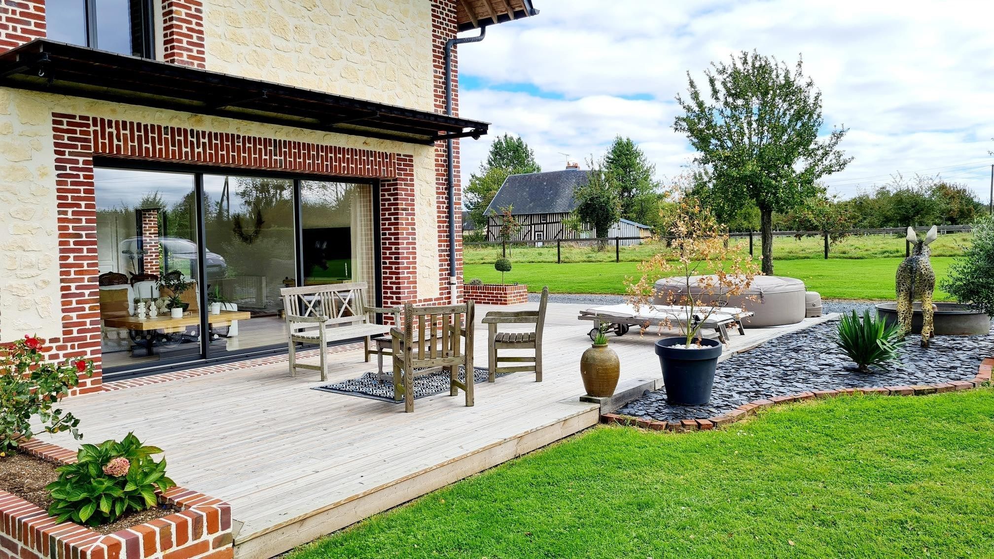 luxury house 5 Rooms for sale on PONT L EVEQUE (14130)