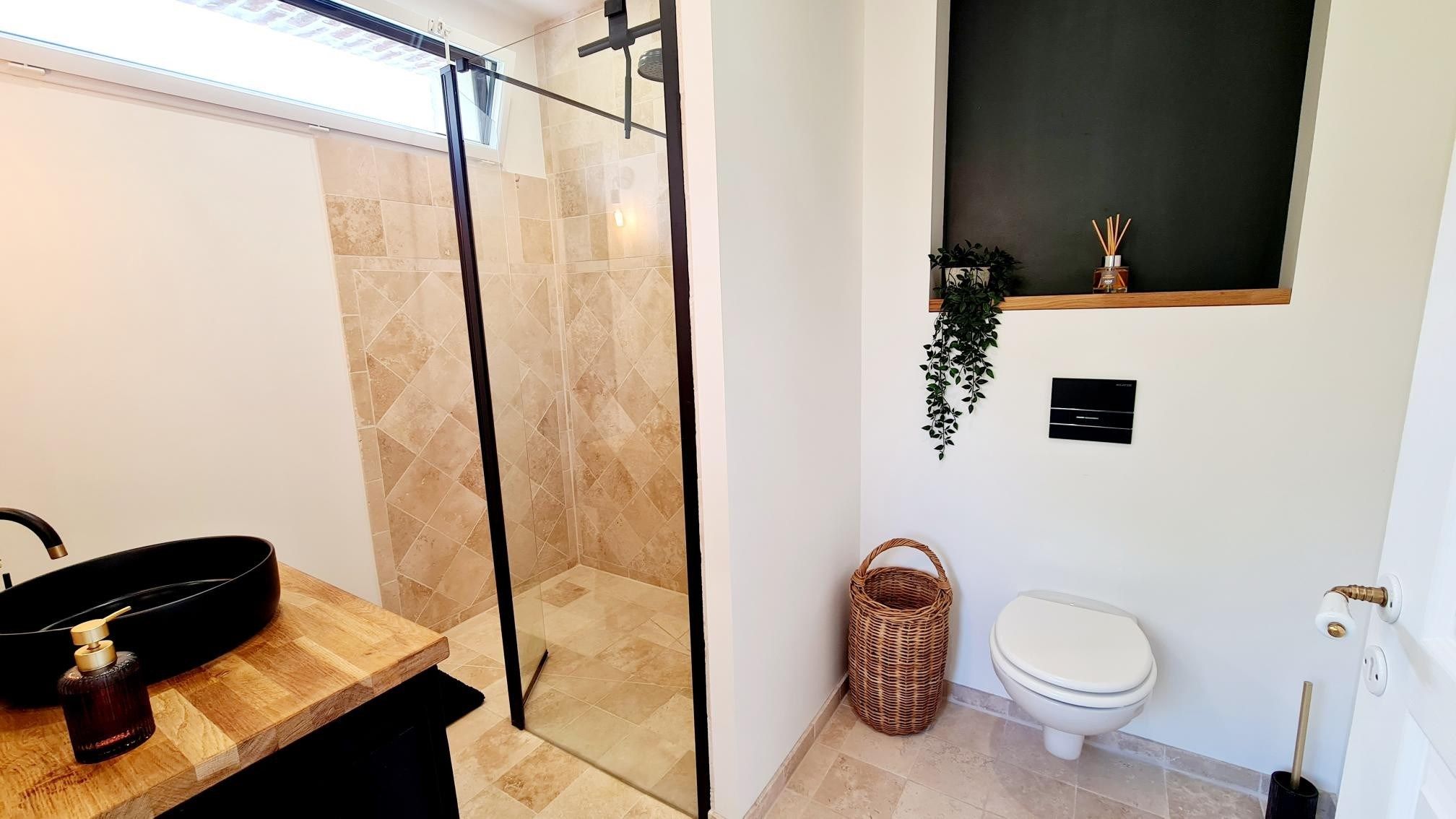 luxury house 5 Rooms for sale on PONT L EVEQUE (14130)