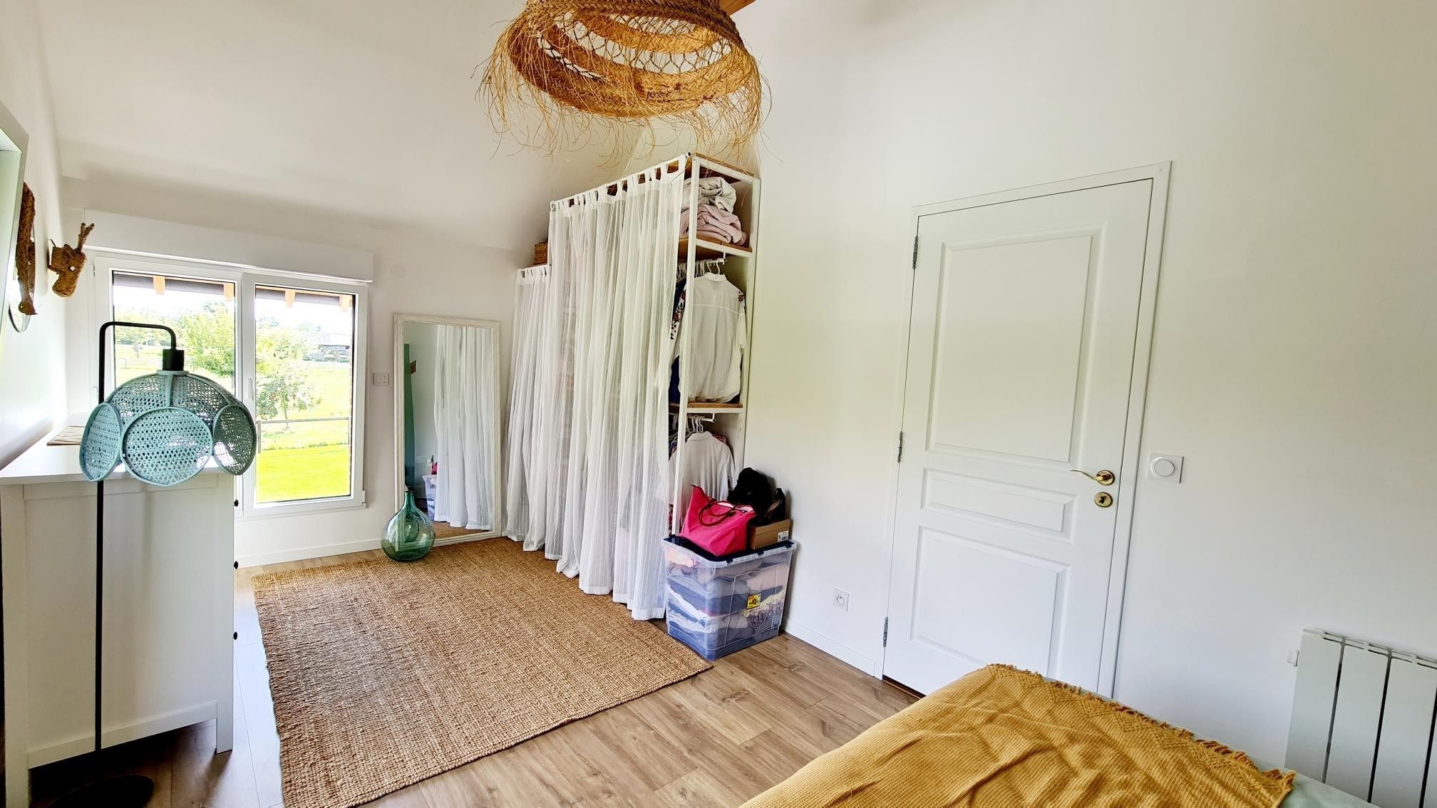 luxury house 5 Rooms for sale on PONT L EVEQUE (14130)