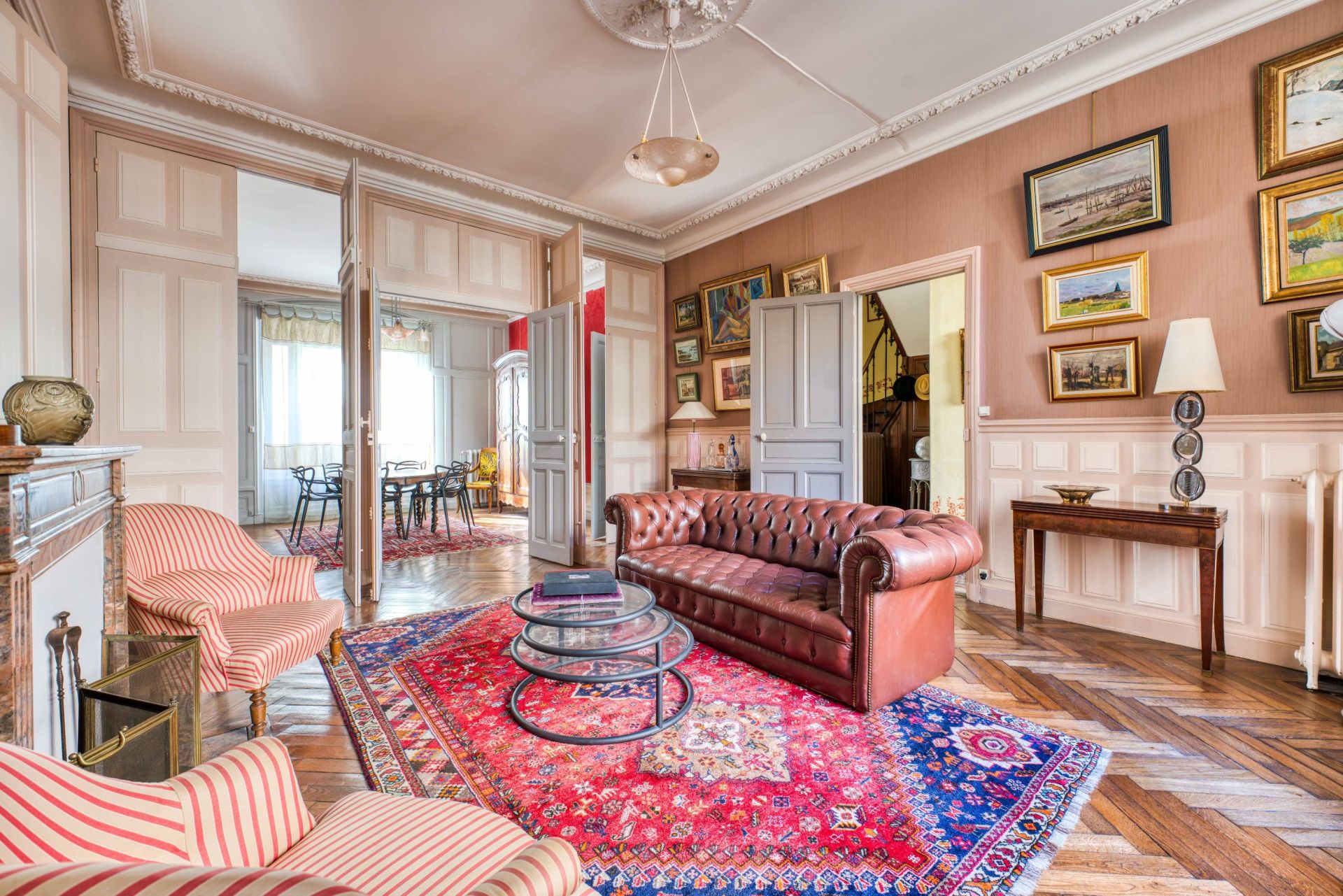 luxury house 10 Rooms for sale on LA ROCHELLE (17000)