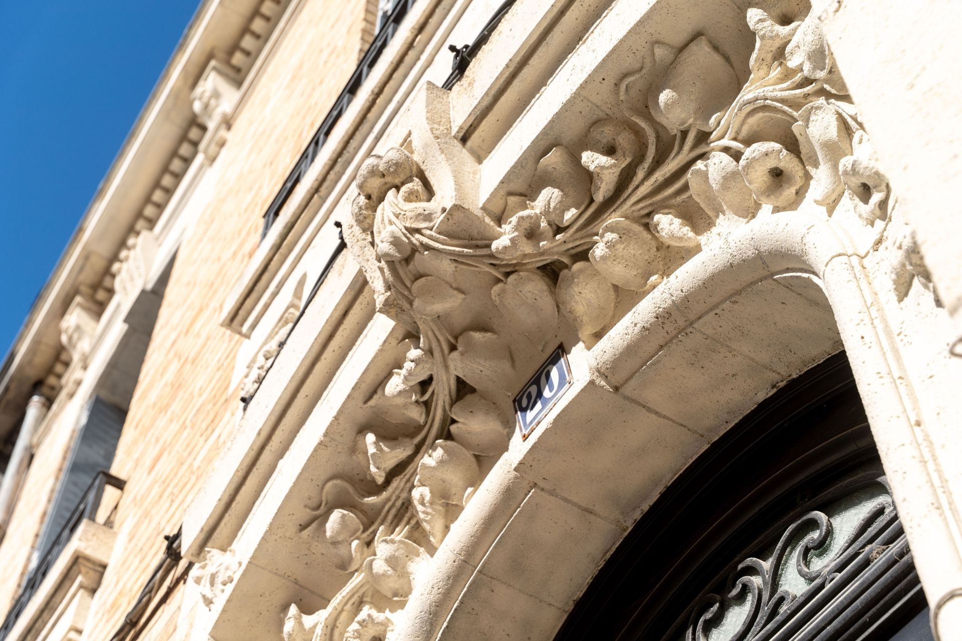 mansion 10 Rooms for sale on LA ROCHELLE (17000)