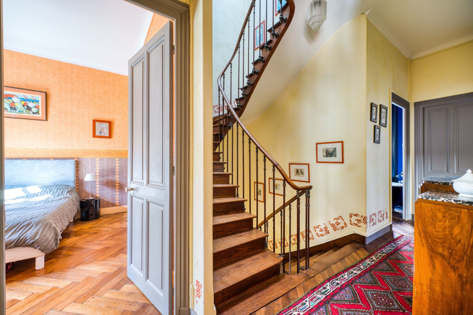 luxury house 10 Rooms for sale on LA ROCHELLE (17000)