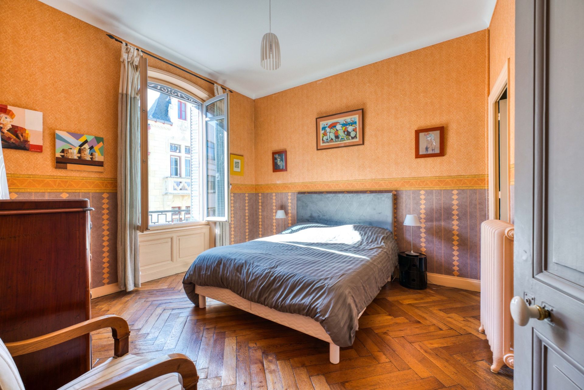 luxury house 10 Rooms for sale on LA ROCHELLE (17000)