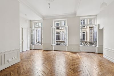 Sale Luxury apartment Paris 8 3 Rooms 78 m²