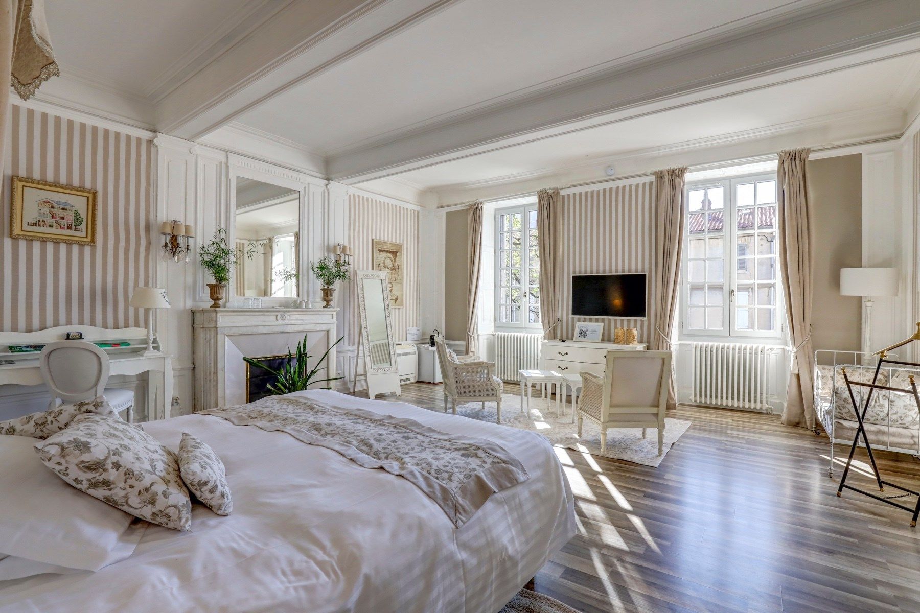 luxury house 15 Rooms for sale on MAZAMET (81200)