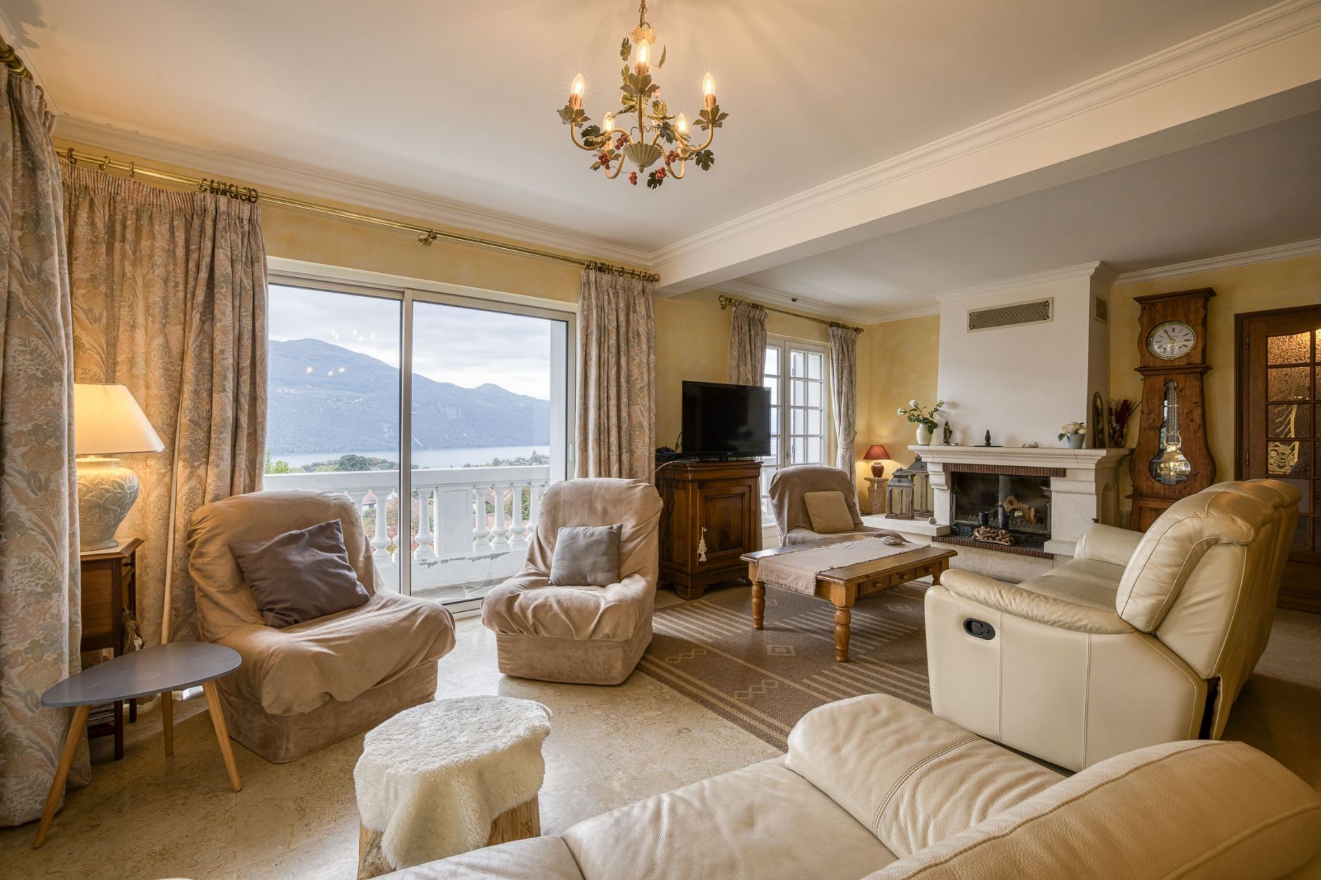 luxury house 8 Rooms for sale on BRISON ST INNOCENT (73100)