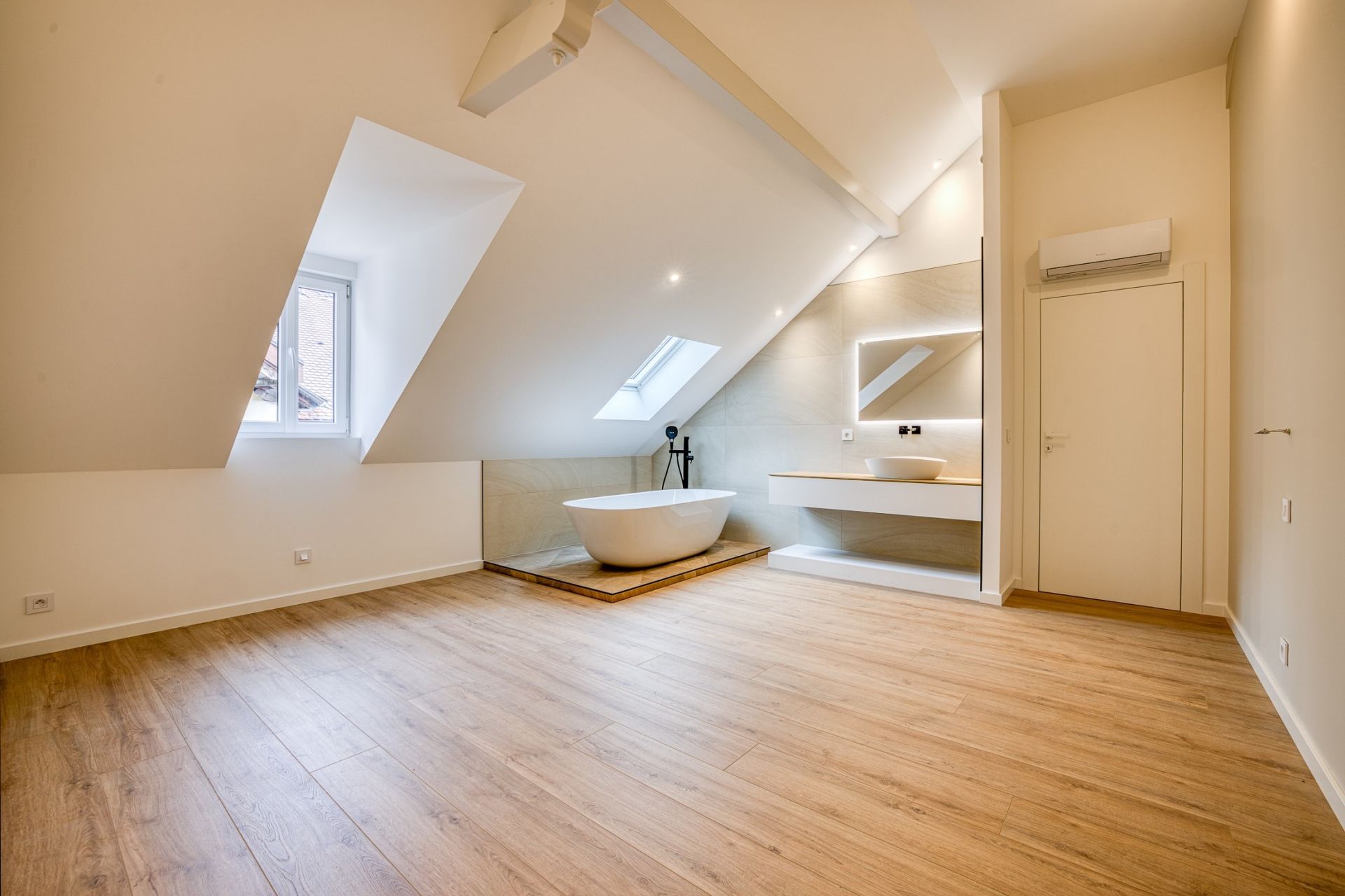 luxury apartment 3 Rooms for sale on ANNECY (74000)