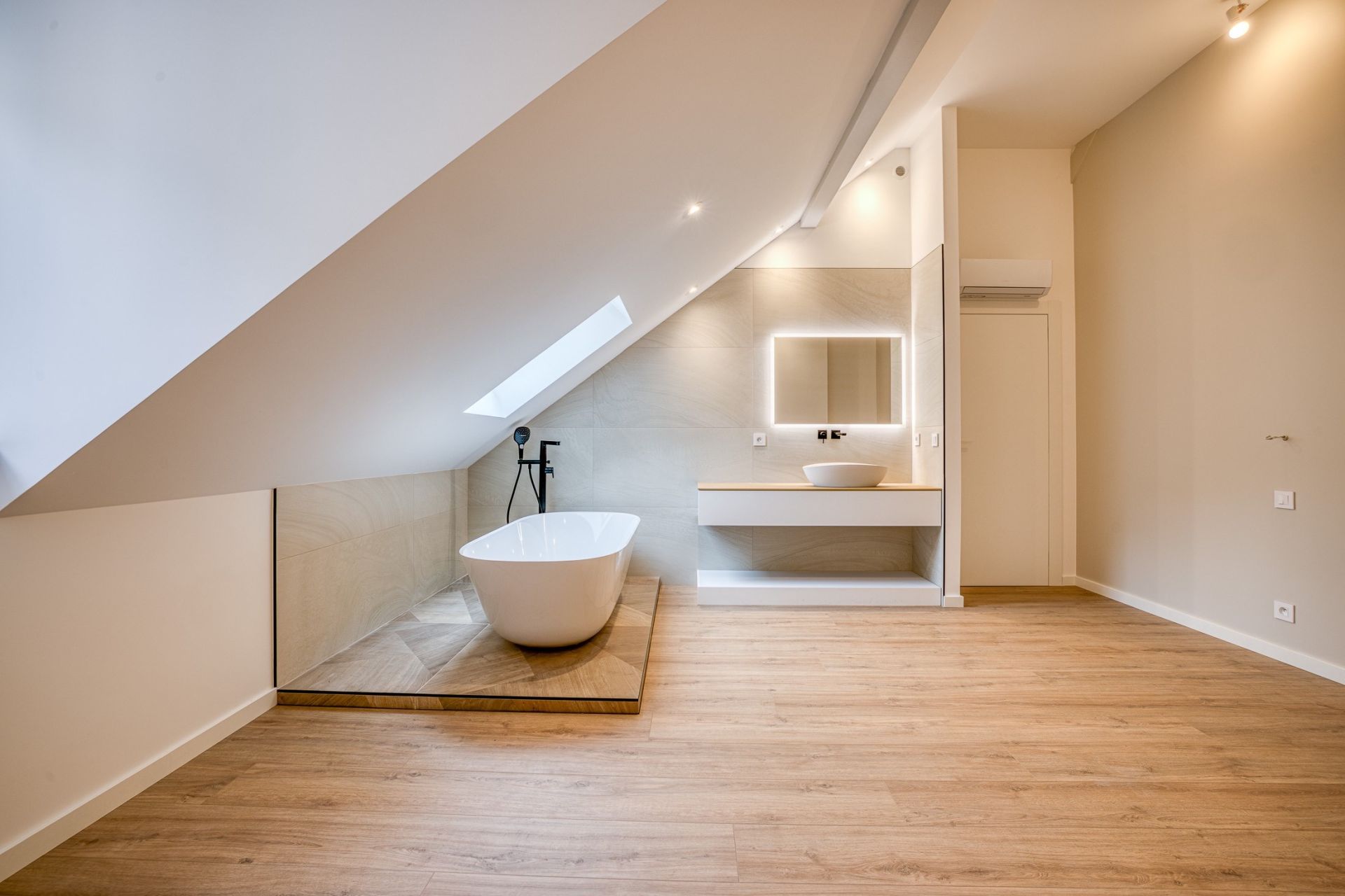 luxury apartment 3 Rooms for sale on ANNECY (74000)