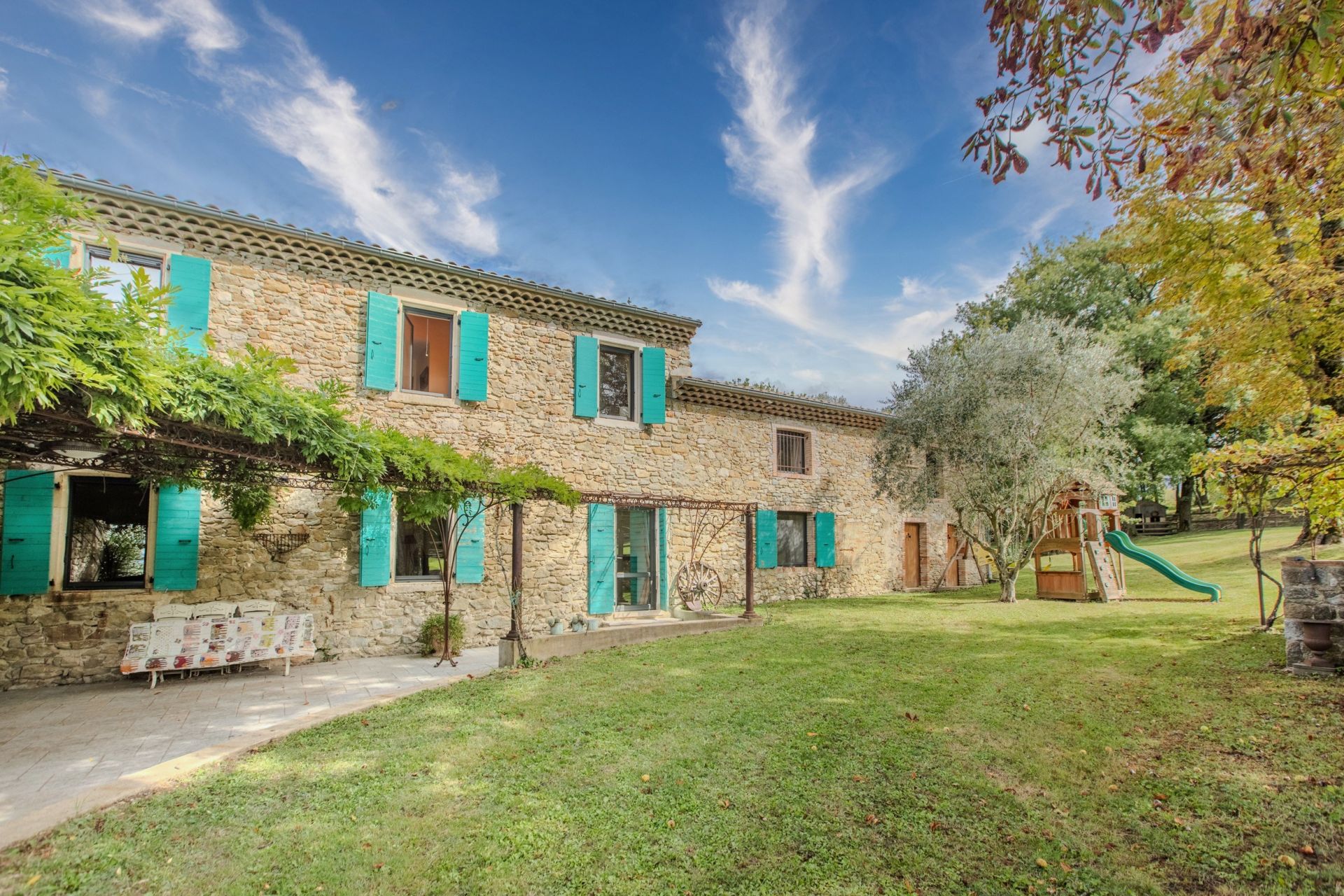 equestrian property 10 Rooms for sale on GRIGNAN (26230)