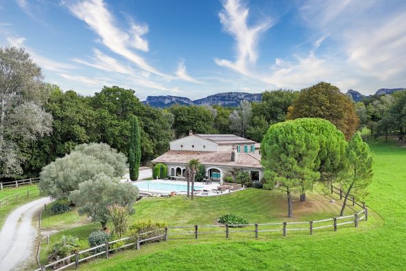 Vente Propriété équestre Grignan 10 Pièces 550 m²