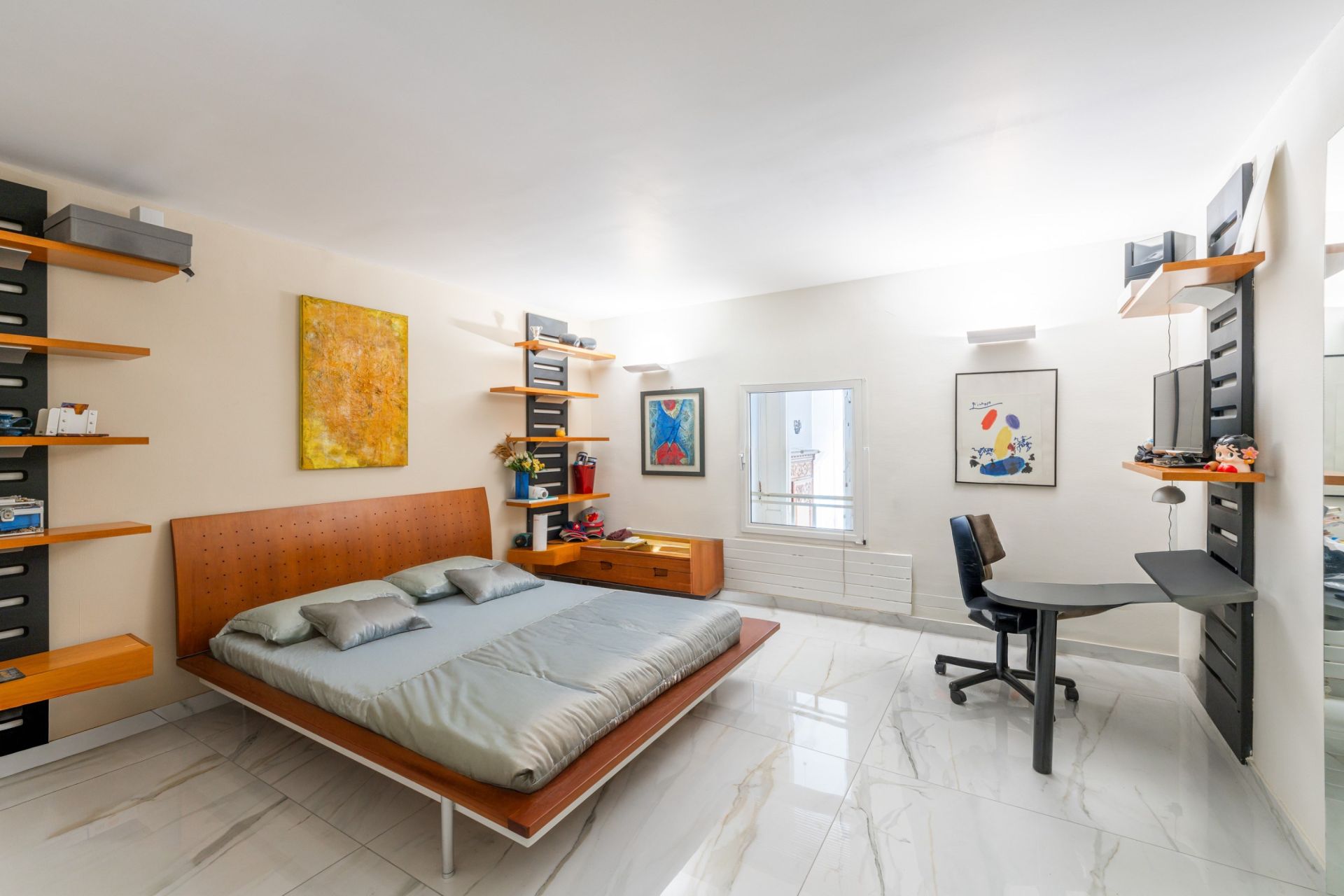 luxury house 8 Rooms for sale on SANARY SUR MER (83110)