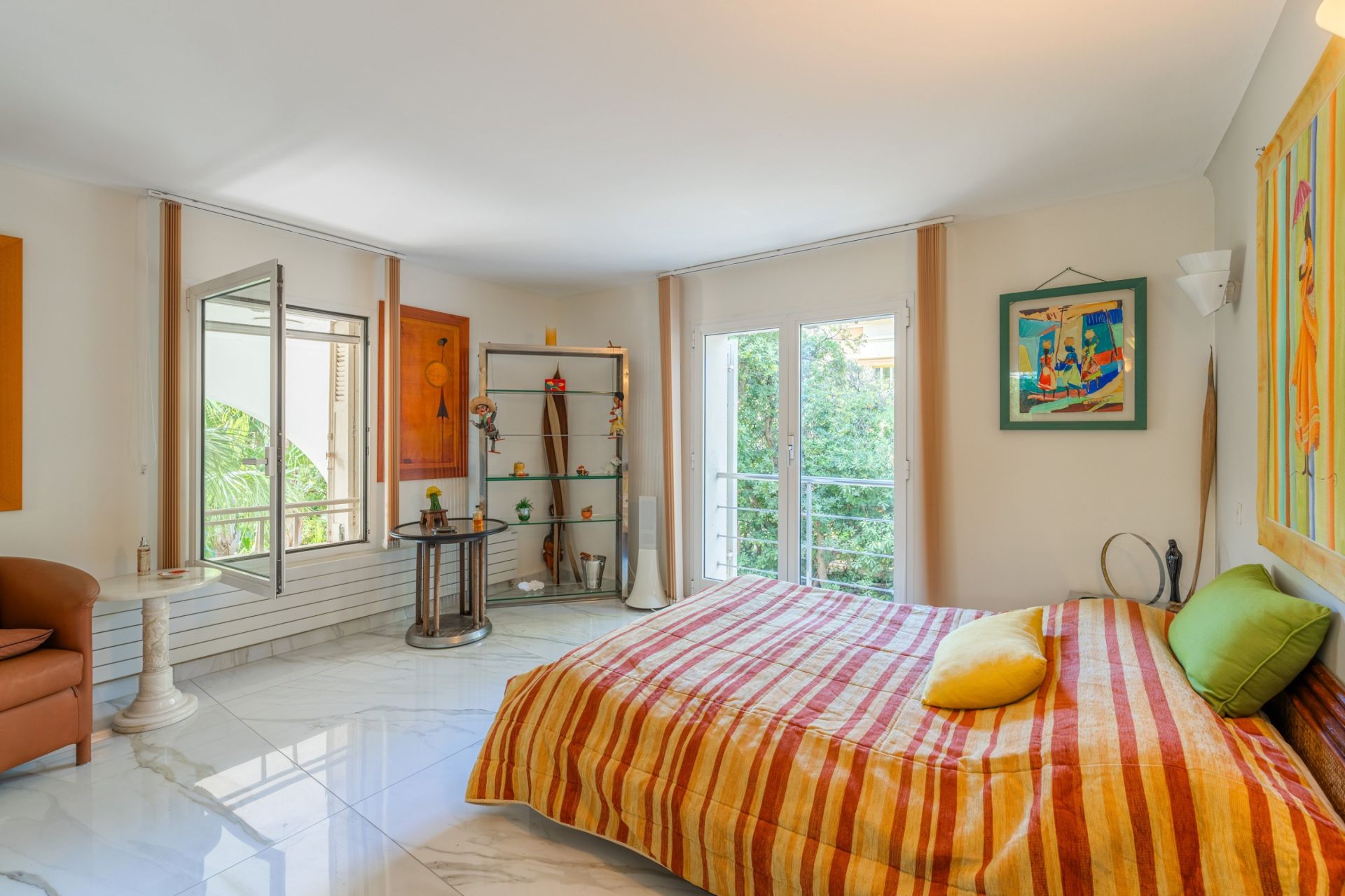 luxury house 8 Rooms for sale on SANARY SUR MER (83110)