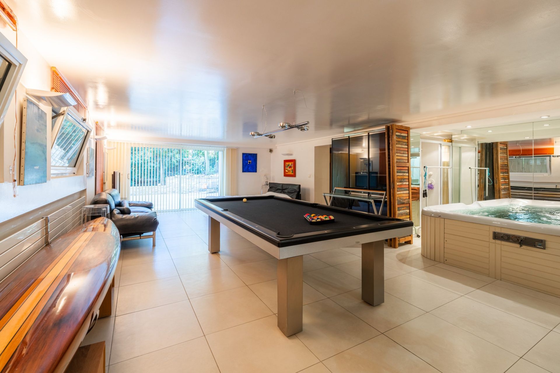 luxury house 8 Rooms for sale on SANARY SUR MER (83110)