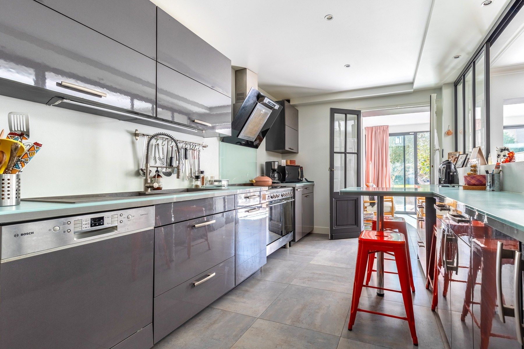 luxury house 6 Rooms for sale on BORDEAUX (33000)