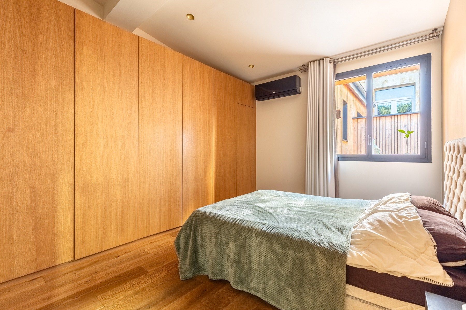 luxury apartment 2 Rooms for sale on BORDEAUX (33000)