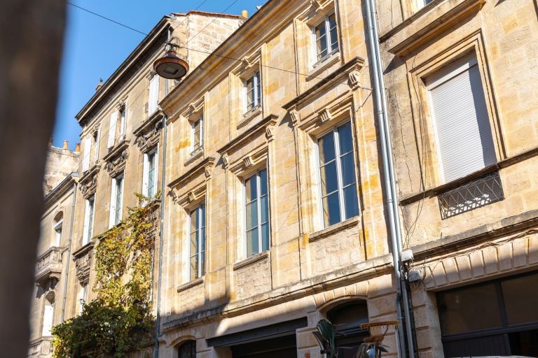 luxury apartment 2 Rooms for sale on BORDEAUX (33000)