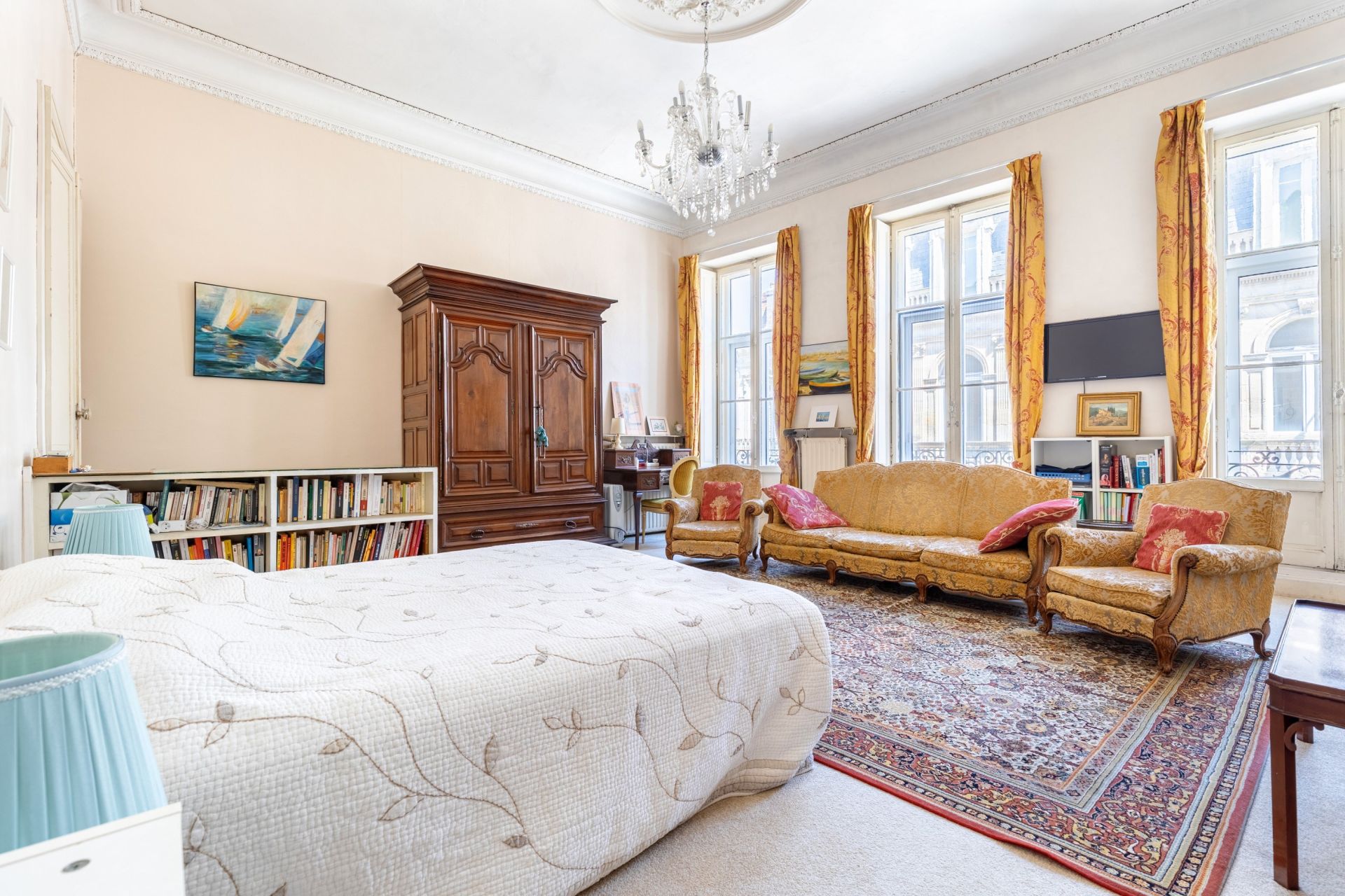 luxury house 12 Rooms for sale on BORDEAUX (33000)