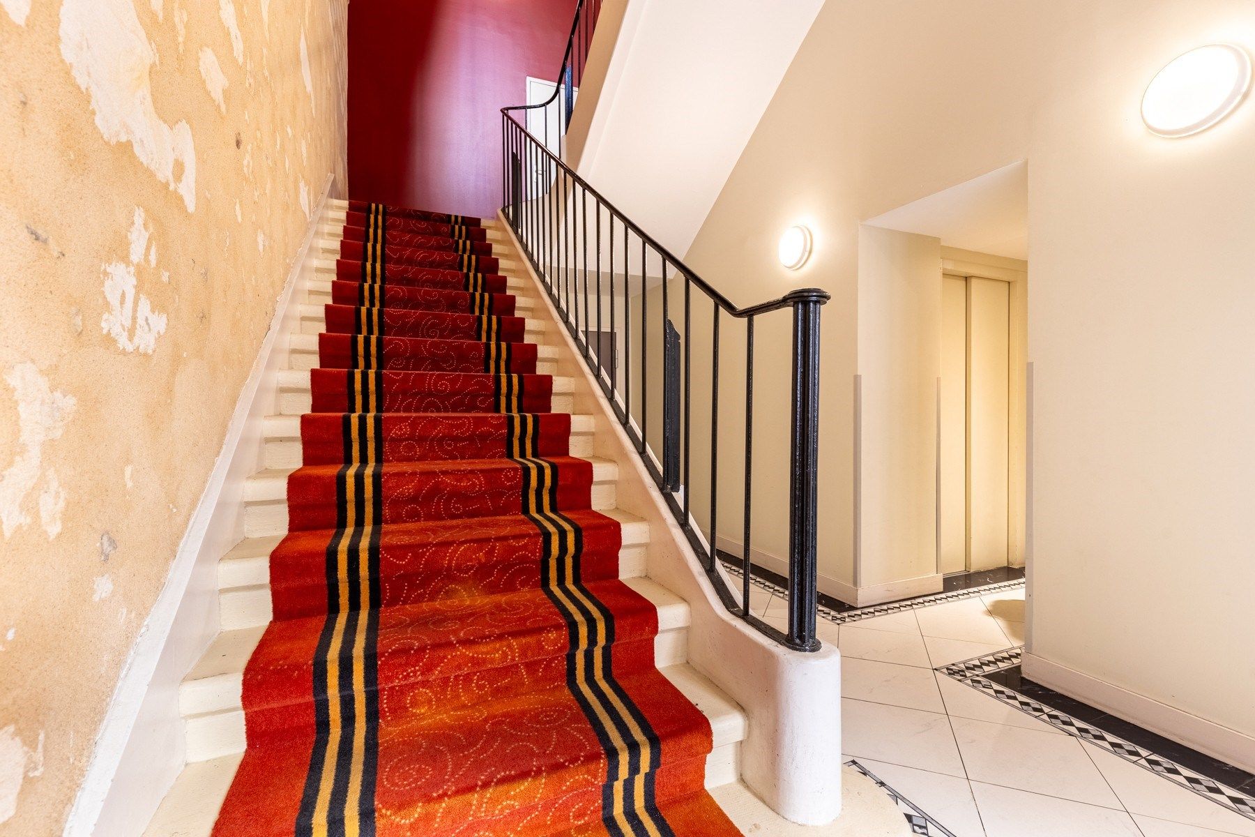 luxury apartment 4 Rooms for sale on BORDEAUX (33000)