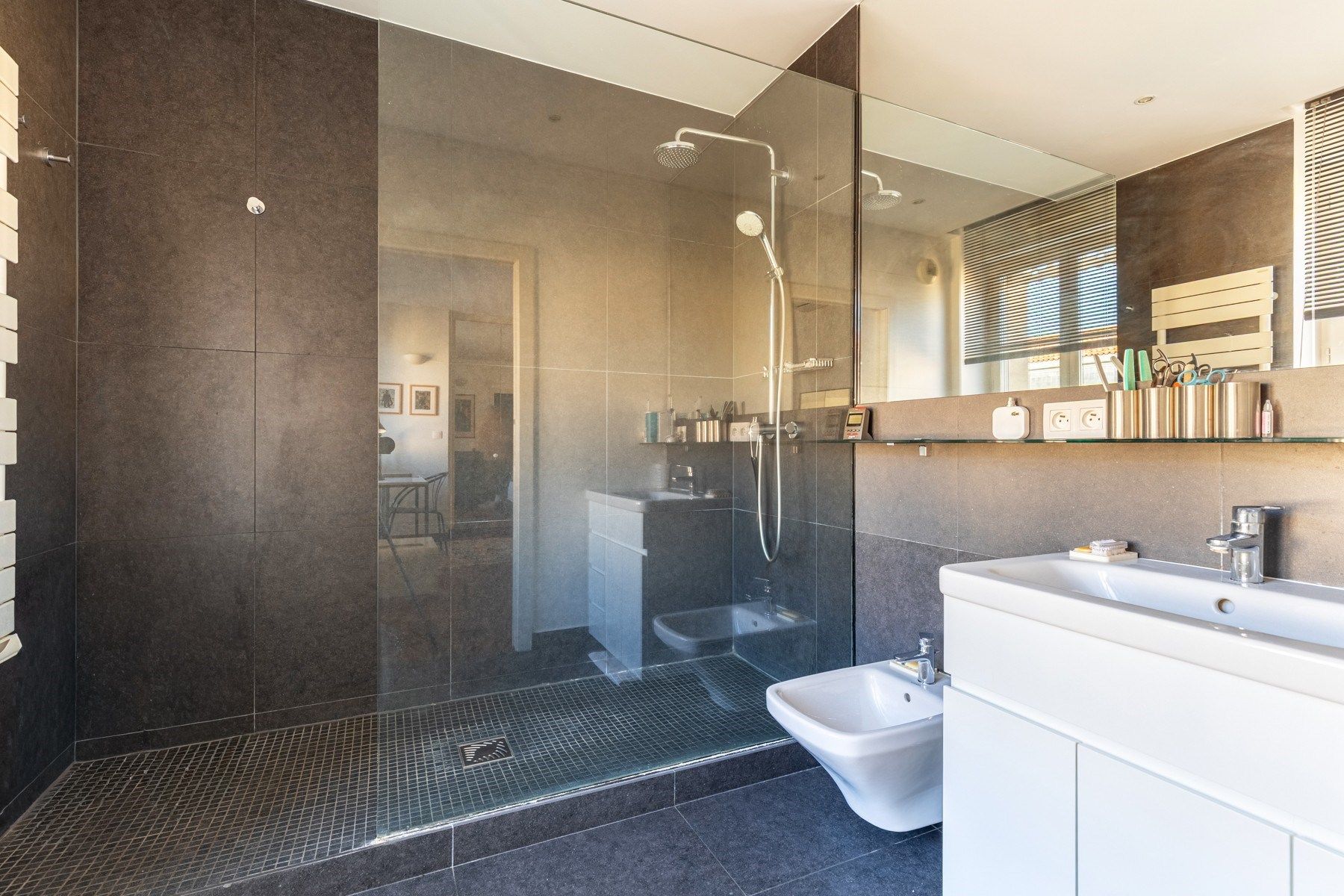 luxury apartment 4 Rooms for sale on BORDEAUX (33000)