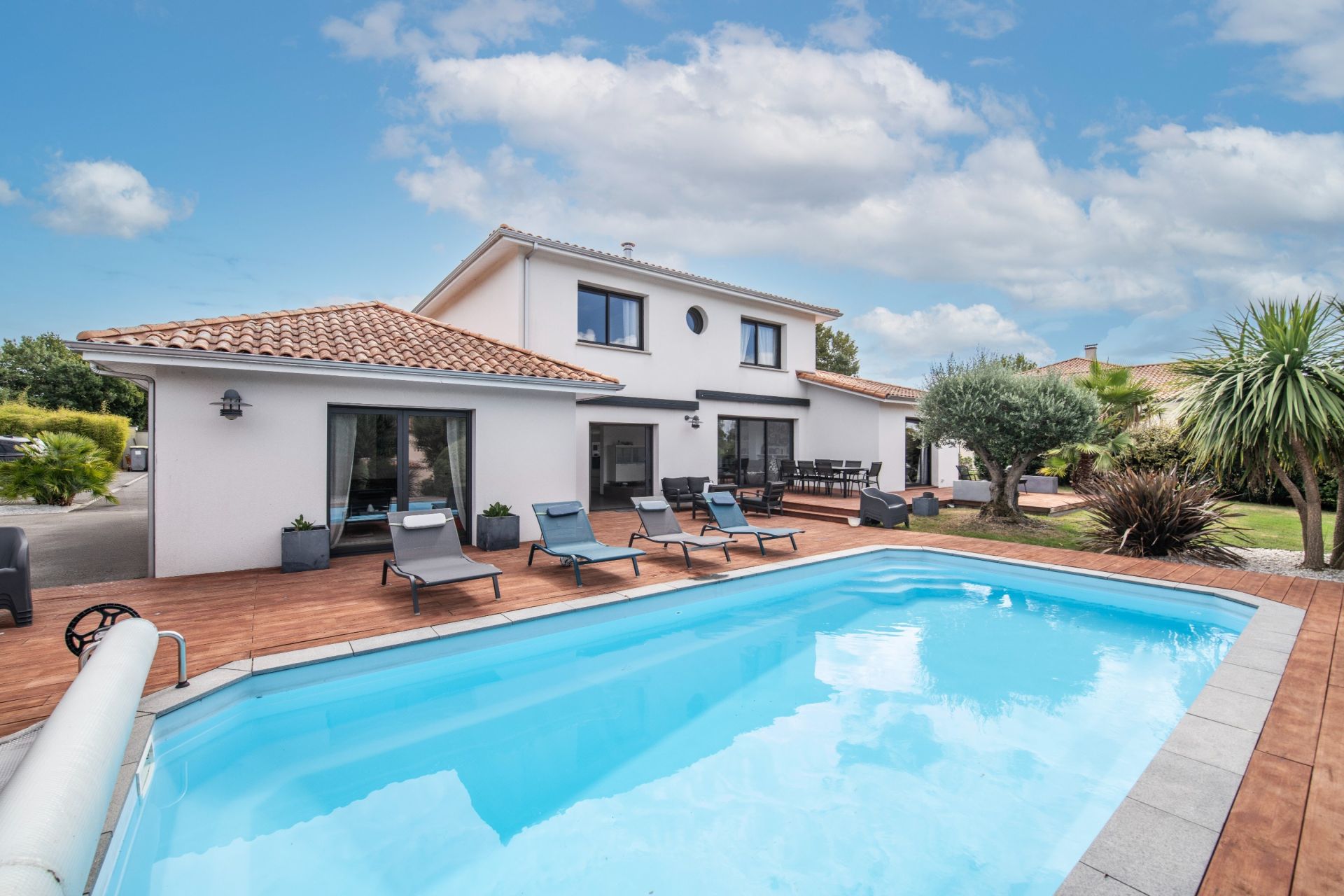 luxury house 7 Rooms for sale on PORT ST PERE (44710)