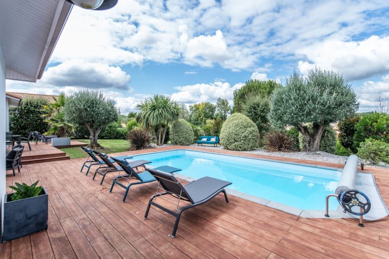 luxury house 7 Rooms for sale on PORT ST PERE (44710)