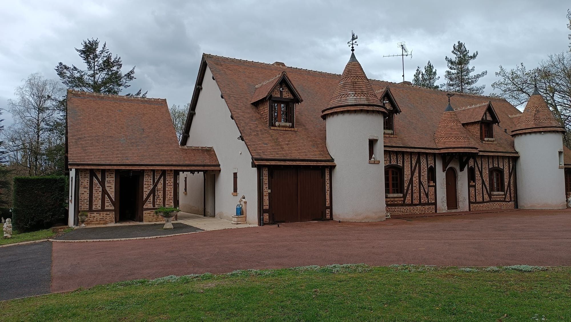 luxury house 10 Rooms for sale on LA FERTE ST CYR (41220)