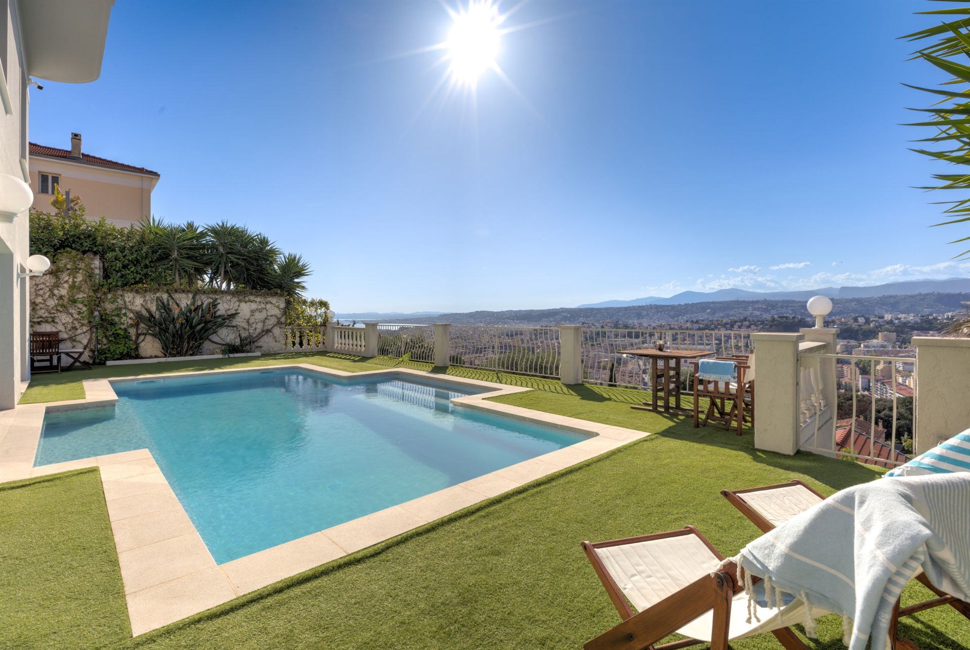 contemporary house 7 Rooms for sale on NICE (06000)