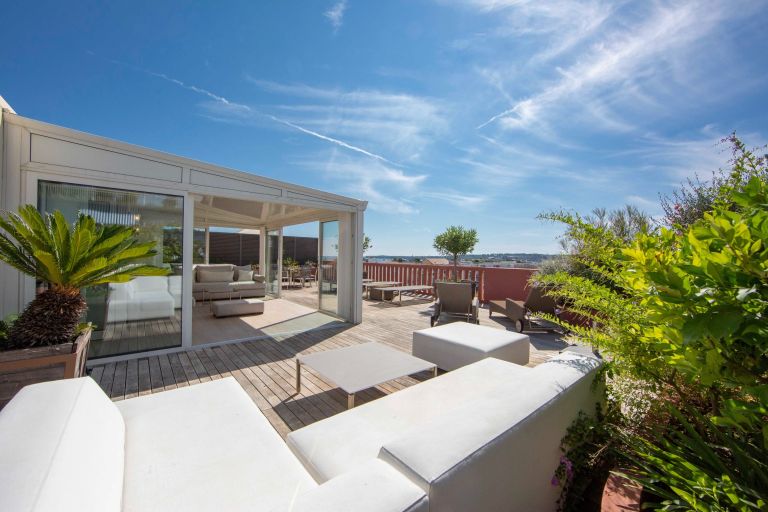 penthouse 5 Rooms for sale on CANNES (06400)