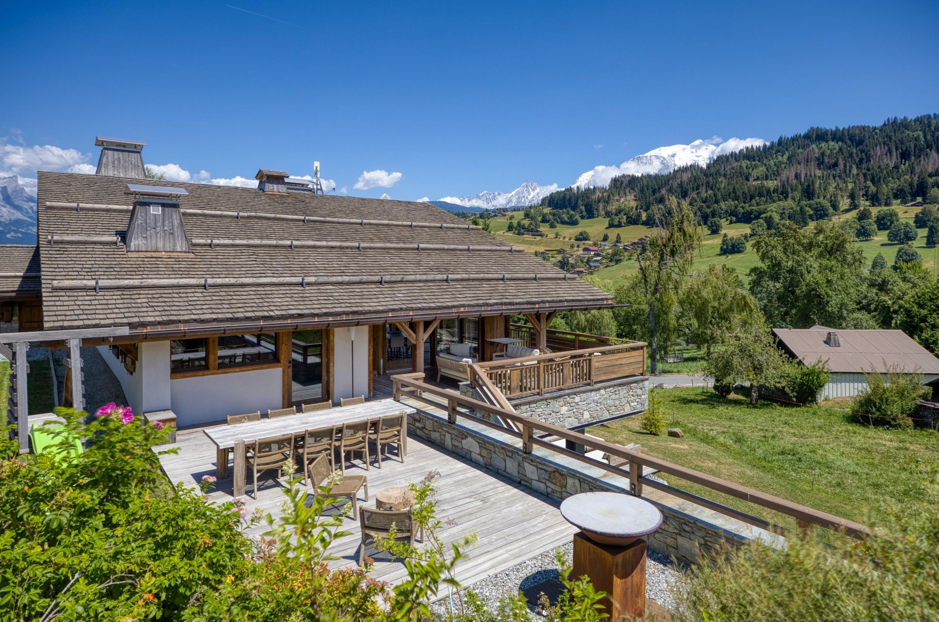 luxury chalet 13 Rooms for seasonal rent on MEGEVE (74120)